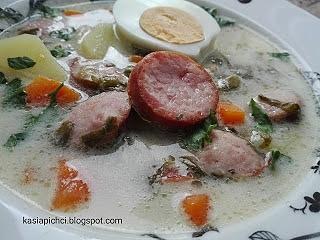 Zupa szczawiowa z kiełbasą ziemniakami i jajkiem