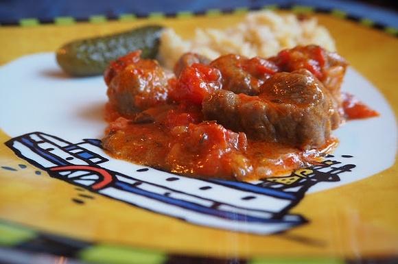 Węgierski paprykarz na zimę - sezonowy przepis na wieprzowinę