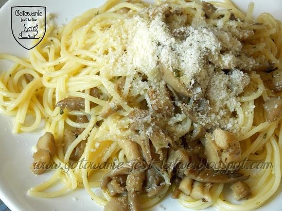 Spaghetti z boczniakiem
