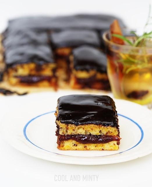 Ciasto marchewkowe z morelami pistacjami i czekoladą