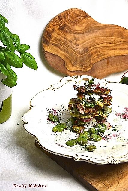 Placki z cukinii z serem halloumi