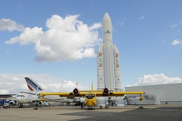 Muzeum lotnictwa i astronautyki w le bourget pod paryżem