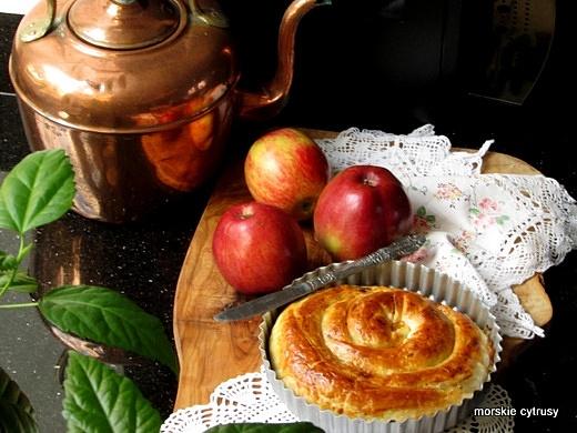 Zaskakujące dźwięki i zakręcony jabłkowy strudel