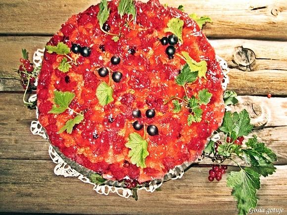 Tort owocowy z pianką truskawkową