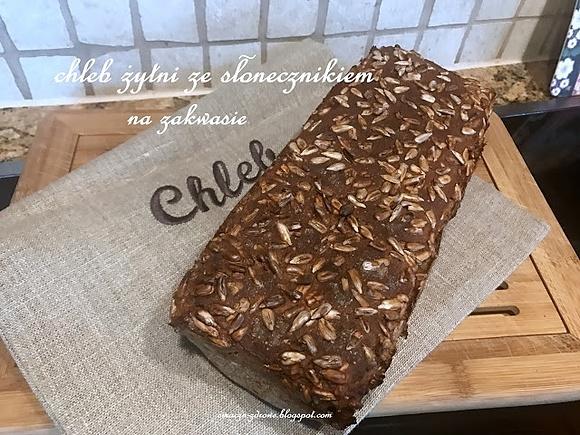 Chleb żytni ze słonecznikiem na zakwasie