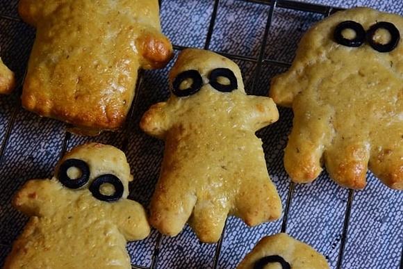 Ciasteczka duchy serowo-orzechowe na Halloween
