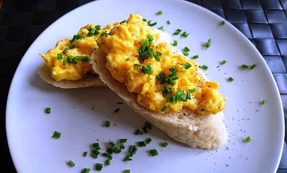 Angielska jajecznica czyli scrambled eggs