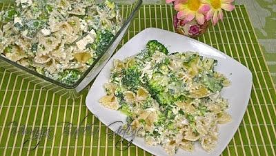 Sałatka z brokułem, makaronem i serem feta