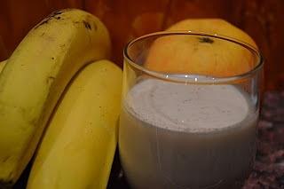 Jesienne smoothie z mango i imbirem