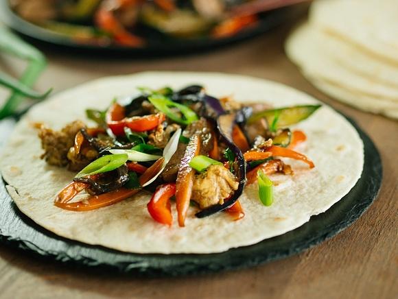 Wieprzowina Moo Shu zawijana w placki