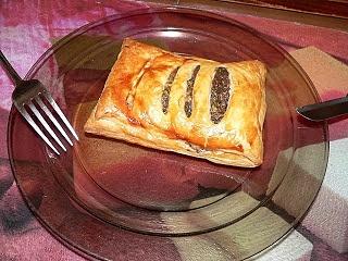 Ciasto francuskie z farszem grzybowo-serowym