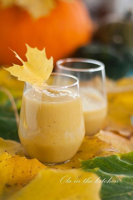 Dyniowe smoothie z bananem i przyprawami korzennymi