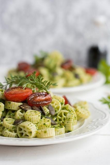 Makaron z pesto marchewkowo-pietruszkowym