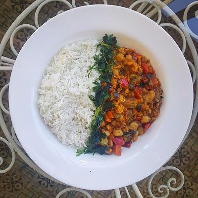 Warzywne curry z ciecierzycy z dynią i ananasem