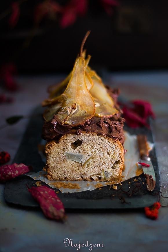 Babka korzenna z gruszkami