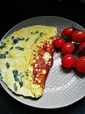 Kremowy omlet ze szczypiorkiem