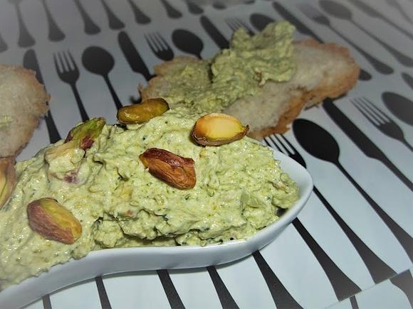 Brokułowa pasta z pistacjami