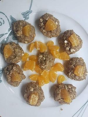 Ekspandowane kuleczki z mandarynką, bananem i jabłkiem