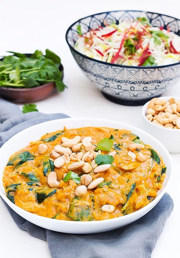 Kurczak curry z dynią, coleslaw i ryżem