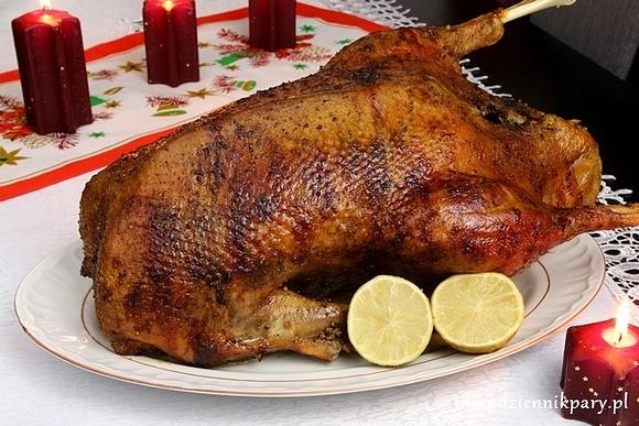 Gęś pieczona w całości – tradycyjny przepis na świętego marcina