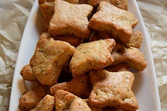 Prowansalskie ciasteczka parmezanowe – hit imprezy
