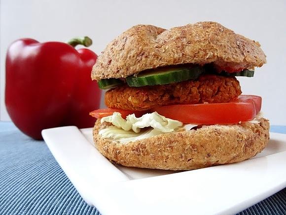 Paprykowe burgery z ciecierzycy