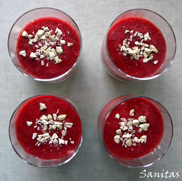 Waniliowy pudding z tapioki i sosem truskawkowym