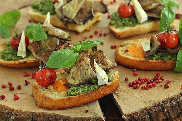 Bruschetta z boczniakami i pesto