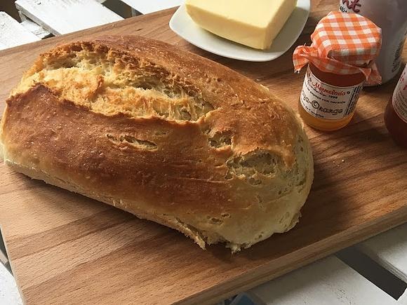 Chleb pszenny z chrupiącą skórką