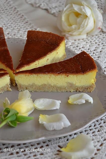 Sernik z mascarpone na owsianym spodzie