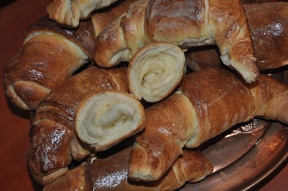 Rogale doskonałe z ciasta drożdżowego