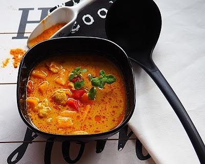 Zupa curry z batatem i kurczakiem
