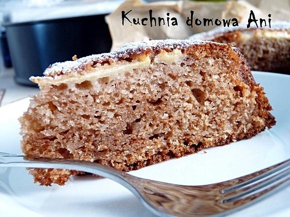 Cynamonowo-migdałowe ciasto na jogurcie