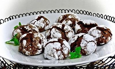 Czekoladowe ciasteczka crinkles – chrupiąca skórka i miękki środek