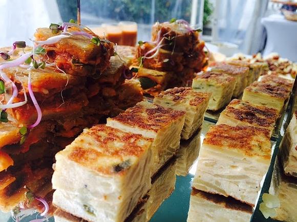 Tortilla de patatas na bankiet – pyszne danie hiszpańskie