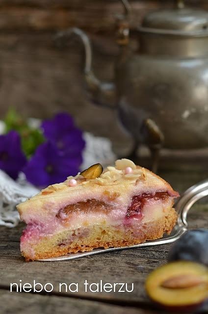 Ciasto odwracane ze śliwkami i serem