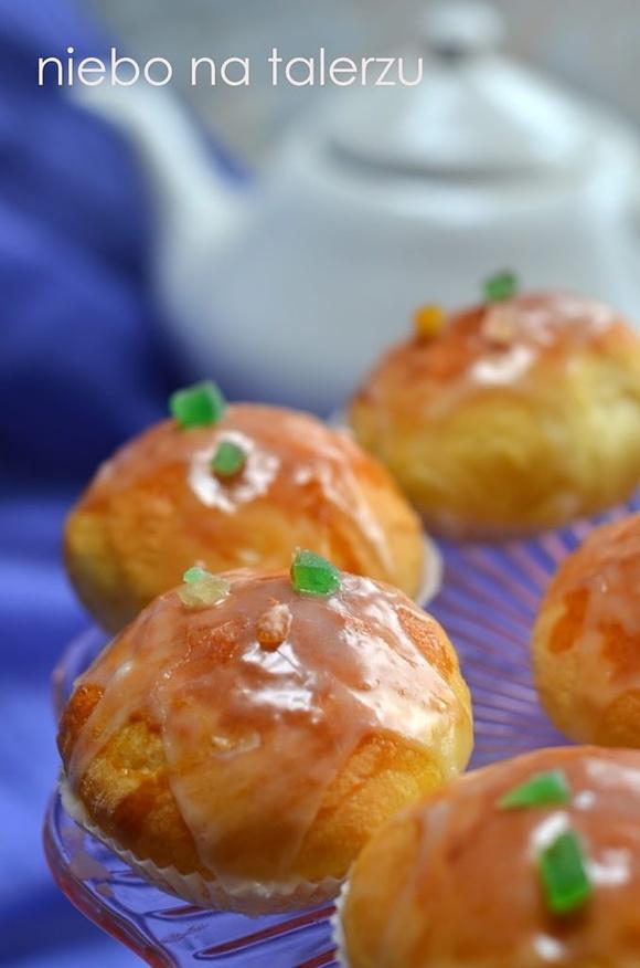 Puszyste pieczone pączki z białą czekoladą
