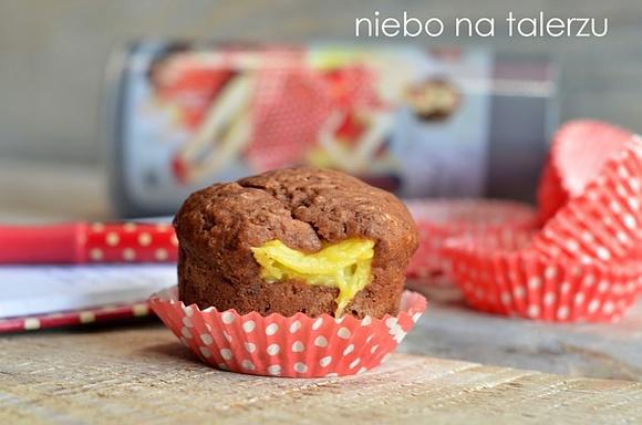 Dobre muffinki z budyniem i owocami