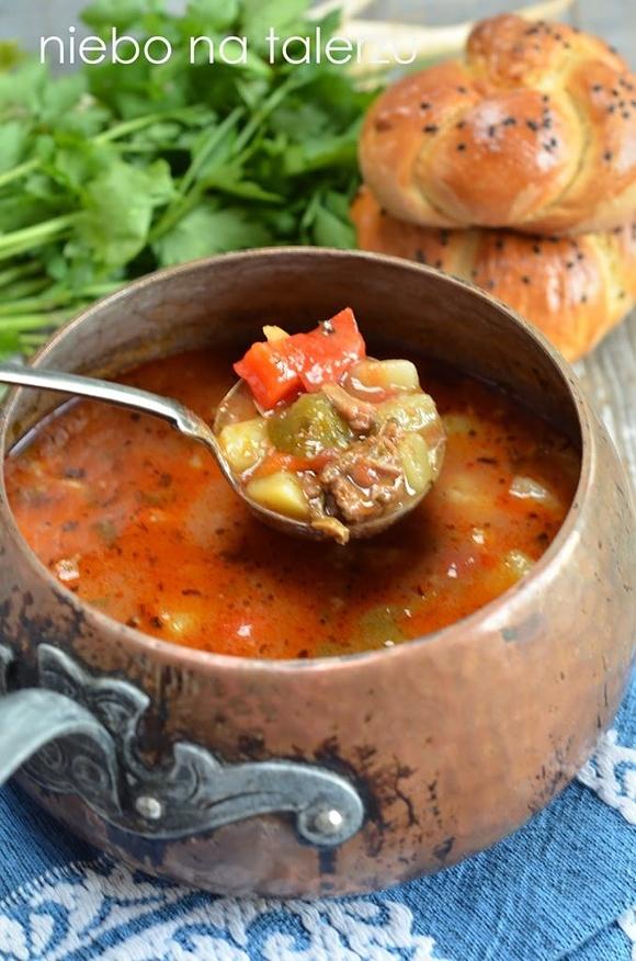 Jak przygotować zupę gulasz aromatyczną i gęstą