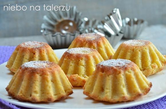 Najlepsze babeczki z budyniem i truskawkami