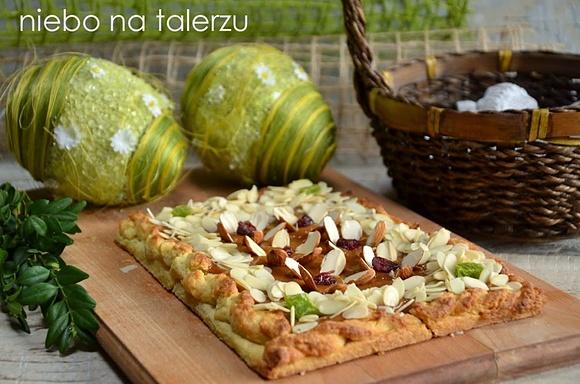 Mazurek wielkanocny z kajmakiem