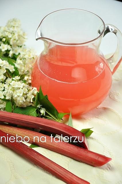 Kompot z rabarbaru