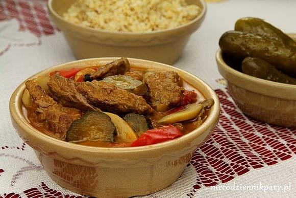 Boeuf Stroganow - klasyczne danie mięsne z wołowiny i papryki