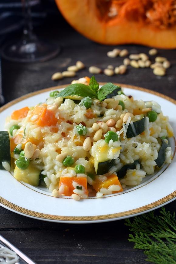 Risotto z dynią, zielonym groszkiem i cukinią
