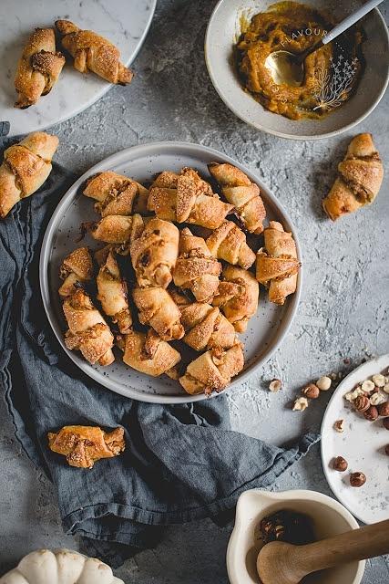 Rugelach z masłem dyniowym i orzechami