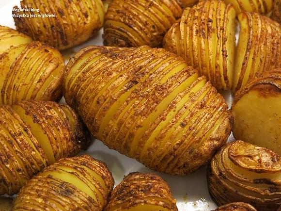 Ziemniaki hasselback paprykowe
