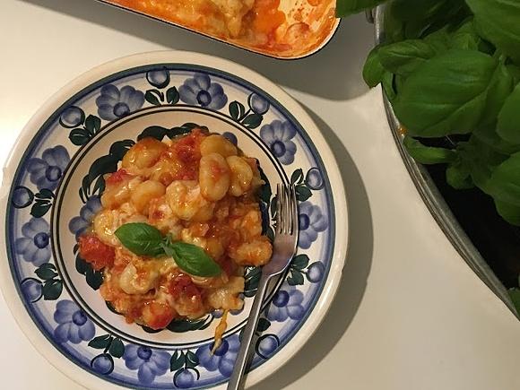 Zapiekane gnocchi z sosem pomidorowym