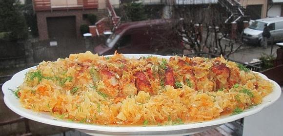 Schab zapieczony w kapuście kiszonej