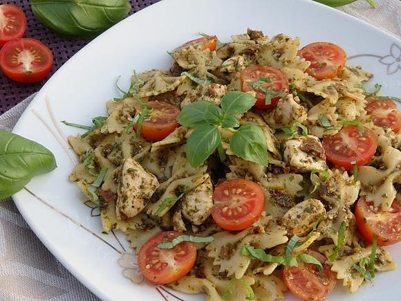Makaron z pesto i kurczakiem szybki przepis na obiad