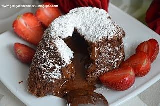 Lava cake - czekoladowe ciasto z płynnym środkiem